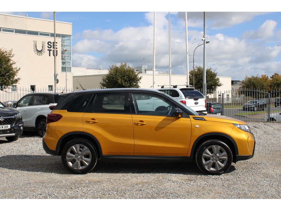Suzuki Vitara 0.0 1.4 B/JET HYBRID MOTION DEMO SUV Hybrid Yellow